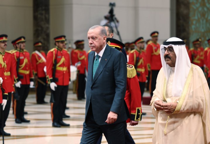 Cumhurbaşkanı Erdoğan, 3 günlük körfez turunun ilk ziyareti için Kuveyt’te Cumhurbaşkanı Erdoğan, 3 günlük körfez turunun ilk ziyareti için Kuveyt’te