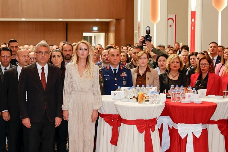 Cumhurbaşkanı Erhürman ve eşi, KKTC’nin 42’nci kuruluş yıl dönümü dolayısıyla resepsiyon düzenledi