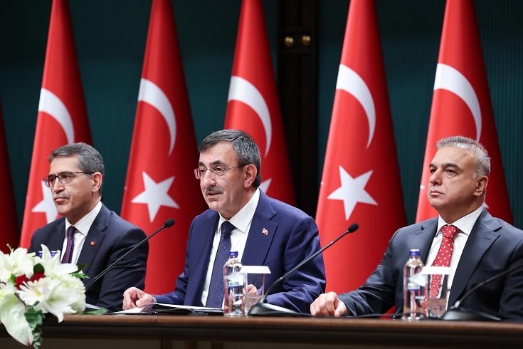 Cumhurbaşkanı yardımcısı Cevdet Yılmaz:2026 yılında bütçe giderlerinin 18 trilyon 929 milyar lira, bütçe gelirlerinin ise 16 trilyon 216 milyar lira olacağını öngörmekteyiz olacağını öngörmekteyiz