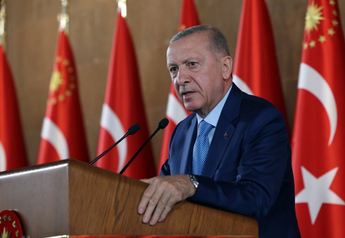 Erdoğan; Terörsüz Türkiye sürecinde bugün kritik bir eşiği daha aştık. Terör örgütü, kendini feshetme ve silahları teslim etme kararı aldığını açıkladı Erdoğan; Terörsüz Türkiye sürecinde bugün kritik bir eşiği daha aştık. Terör örgütü, kendini feshetme ve silahları teslim etme kararı aldığını açıkladı
