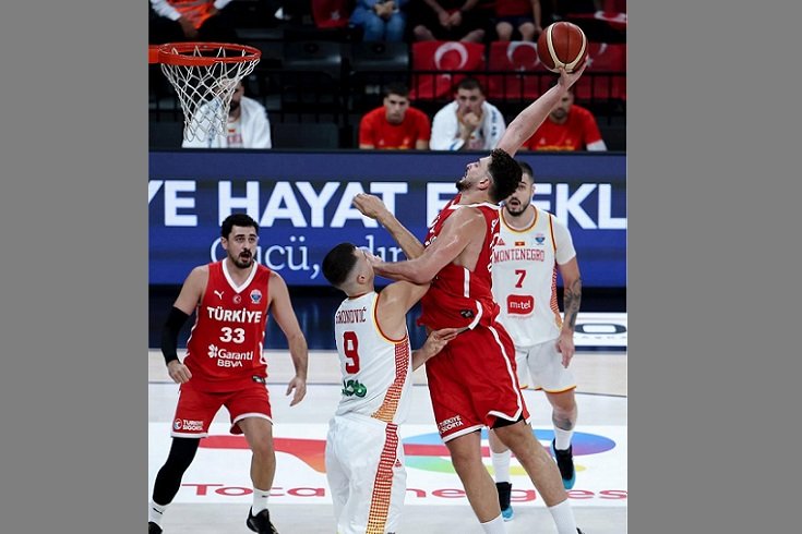 EuroBasket 2025'te final için sahadayız 4. periyot oynanıyor: Türkiye 92-66 Yunanistan