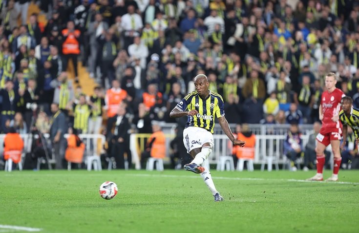 Fenerbahçe, Antalyaspor'u 2-0 yendi
