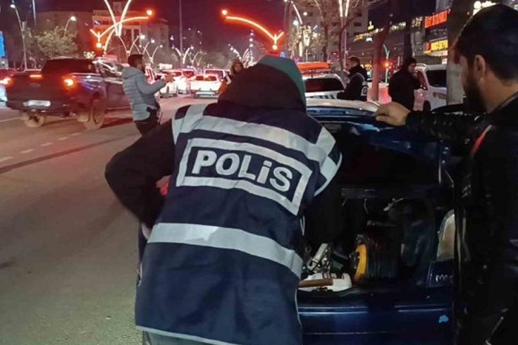 İstanbul'da 150 Şüpheli Yakalandı, 3 Milyon TL Ceza Kesildi İstanbul'da 150 Şüpheli Yakalandı, 3 Milyon TL Ceza Kesildi