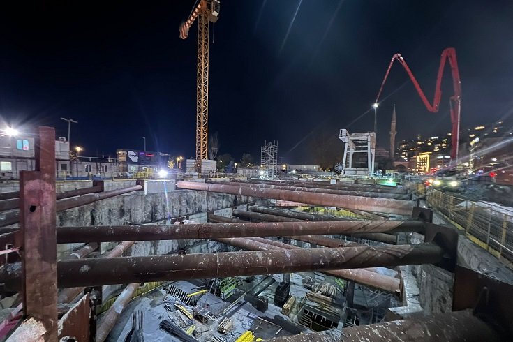 Kabataş metro istasyon çalışmasında iskele çökmesi nedeni ile 1 işçi hayatını kaybetti, 4 işçi yaralandı Kabataş metro istasyon çalışmasında iskele çökmesi nedeni ile 1 işçi hayatını kaybetti, 4 işçi yaralandı