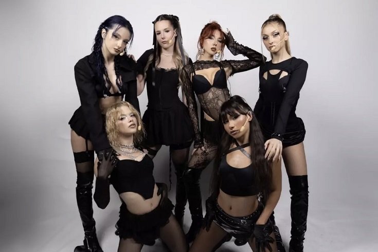 Manifest grubu üyelerine 'müstehcenlik'ten hapis cezası verildi. Yurt dışı çıkış yasağı kaldırıldı!