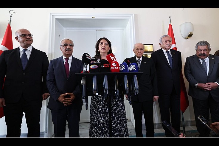 MHP Genel Başkanı Devlet Bahçeli, DEM Parti İmralı heyetini TBMM'de makamında kabul etti