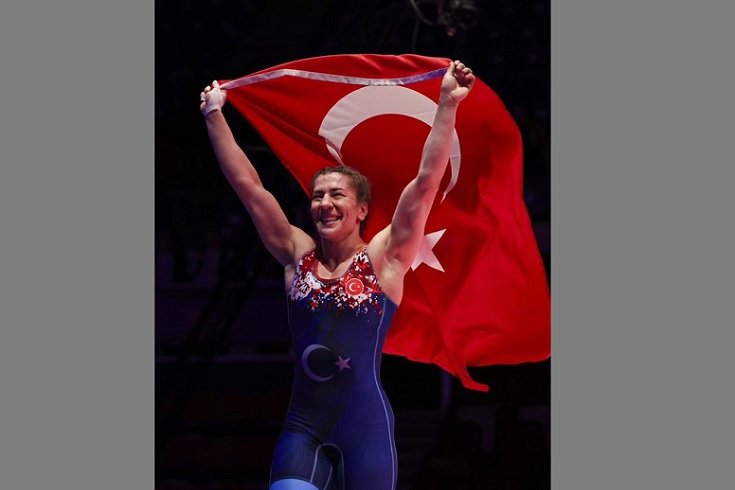 Milli güreşçimiz Yasemin Adar Yiğit, Avrupa Şampiyonası'nda gümüş madalya kazandı