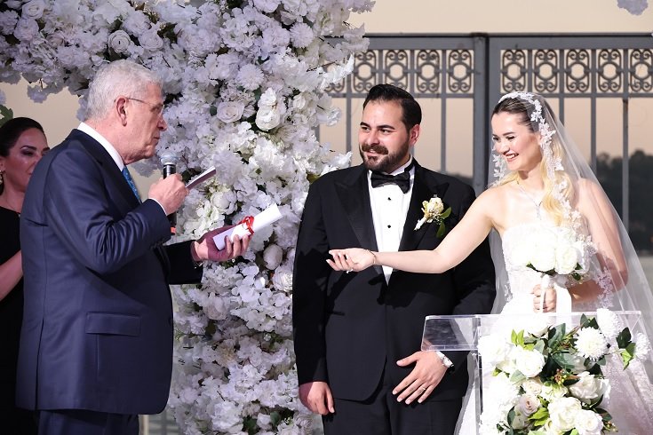 Müsavat Dervişoğlu, Ümit Dikbayır'ın kızı Neşe Dikbayır ile Yunus Yüceur çiftinin nikah şahidi oldu Müsavat Dervişoğlu, Ümit Dikbayır'ın kızı Neşe Dikbayır ile Yunus Yüceur çiftinin nikah şahidi oldu
