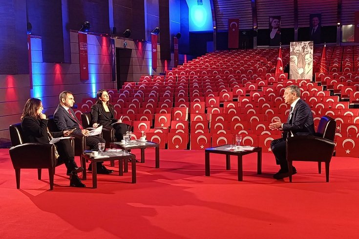 Özgür Özel: Cumhuriyet Halk Partisi Demir Leblebi Gibidir, Isırmaya Kalkanın Dişini Kırar!