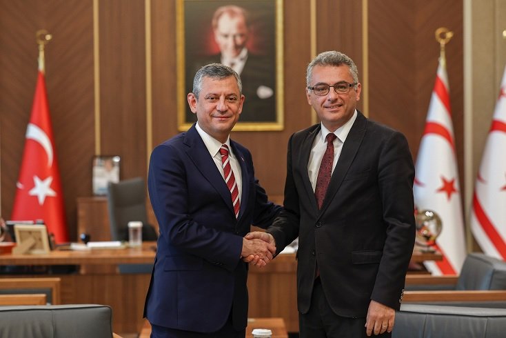 Özgür Özel, KKTC Cumhurbaşkanı Tufan Erhürman'ı makamında ziyaret etti