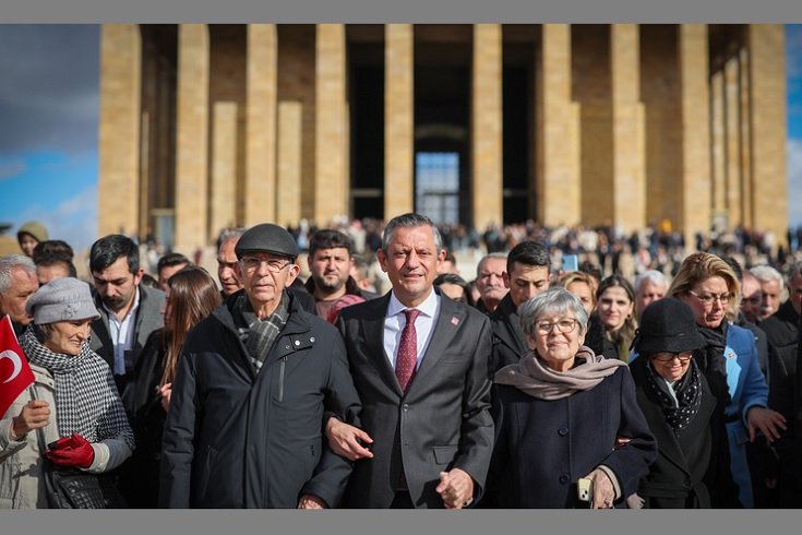 Özgür Özel: Öğretmenlerin Hak Ettikleri Değeri Görecekleri Günler Çok Yakın Özgür Özel: Öğretmenlerin Hak Ettikleri Değeri Görecekleri Günler Çok Yakın