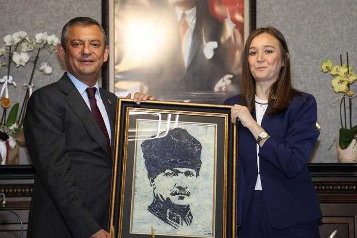 Özgür Özel, tedavisi yoğun bakımda devam eden Başkan Durbay’ı hastanede ziyaret etti