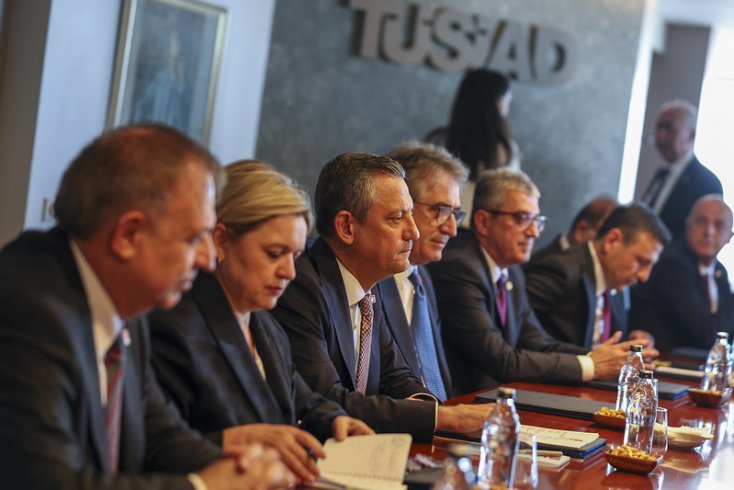 Özgür Özel, TÜSİAD'ı ziyaret etti Özgür Özel, TÜSİAD'ı ziyaret etti