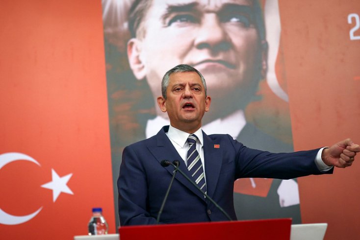 Özgür Özel: Ülkenin Yarınlarını Tek Adamın Alıp Kaçmasına, Demokrasiyi Götürmesine İzin Vermeyeceğiz