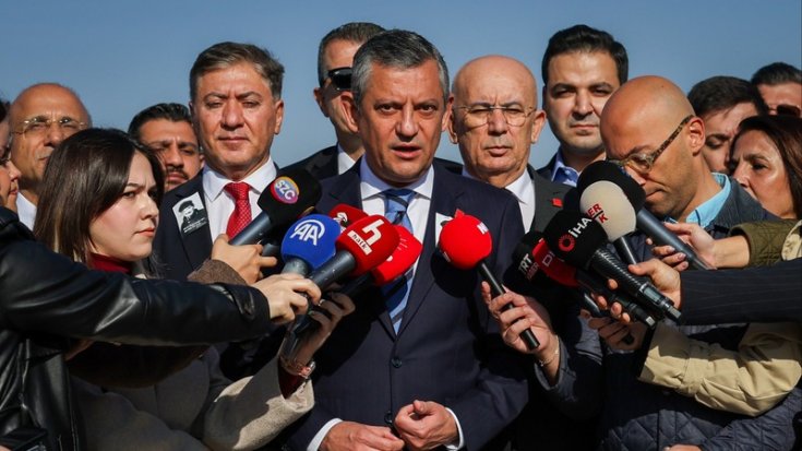 Özgür Özel'den cumhur ittifakı göndermesi: onların arasında çatlak olsa ne olur, su sızsa ne olur, su sızmazsa ne olur? Sızdığında kötülük sızıyor! Özgür Özel'den cumhur ittifakı göndermesi: onların arasında çatlak olsa ne olur, su sızsa ne olur, su sızmazsa ne olur? Sızdığında kötülük sızıyor!