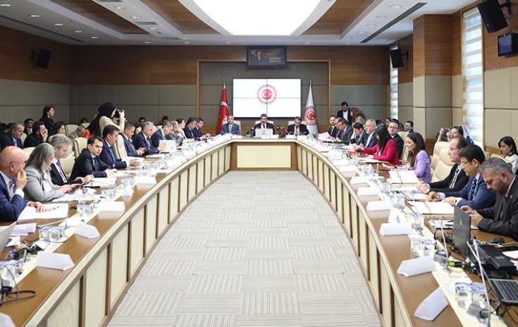 TBMM Adalet Komisyonunda, trafik cezalarının artırılmasına yönelik düzenlemeleri de içeren kanun teklifi kabul edildi TBMM Adalet Komisyonunda, trafik cezalarının artırılmasına yönelik düzenlemeleri de içeren kanun teklifi kabul edildi