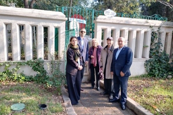 TGC önceki başkanlarından Burhan Felek mezarı başında anıldı