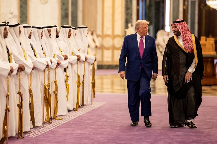Trump, Suudi Arabistan'la 142 milyar dolarlık silah anlaşması imzaladı Trump, Suudi Arabistan'la 142 milyar dolarlık silah anlaşması imzaladı