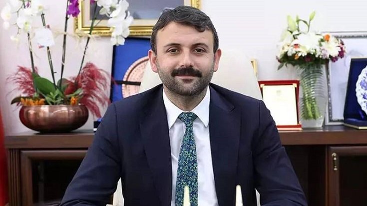 Tutuklanan Akdeniz Belediyesi Eş Başkanı Hoşyar Sarıyıldız görevden alındı, yerine kaymakam kayyım atandı Tutuklanan Akdeniz Belediyesi Eş Başkanı Hoşyar Sarıyıldız görevden alındı, yerine kaymakam kayyım atandı
