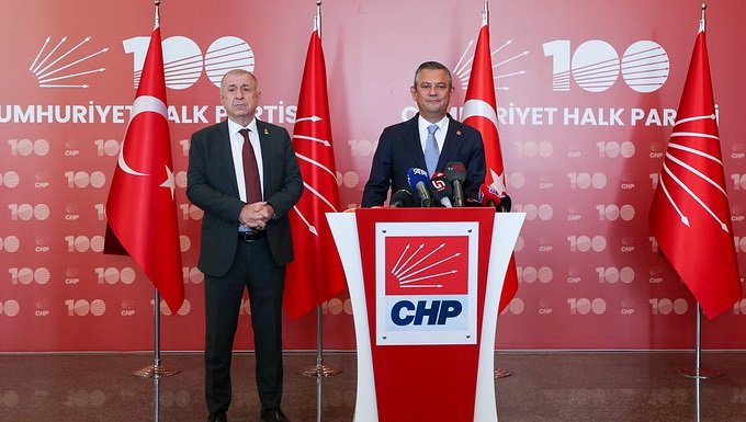 Ümit Özdağ'dan Özgür Özel'e geçmiş olsun mesajı Ümit Özdağ'dan Özgür Özel'e geçmiş olsun mesajı