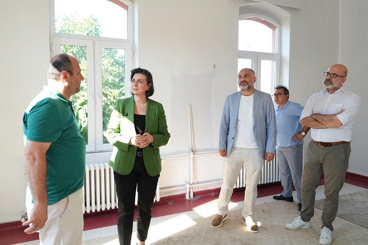 Üsküdar Belediyesi, önceki dönemde Ensar Vakfı’na bedelsiz tahsis edilen binayı geri aldı