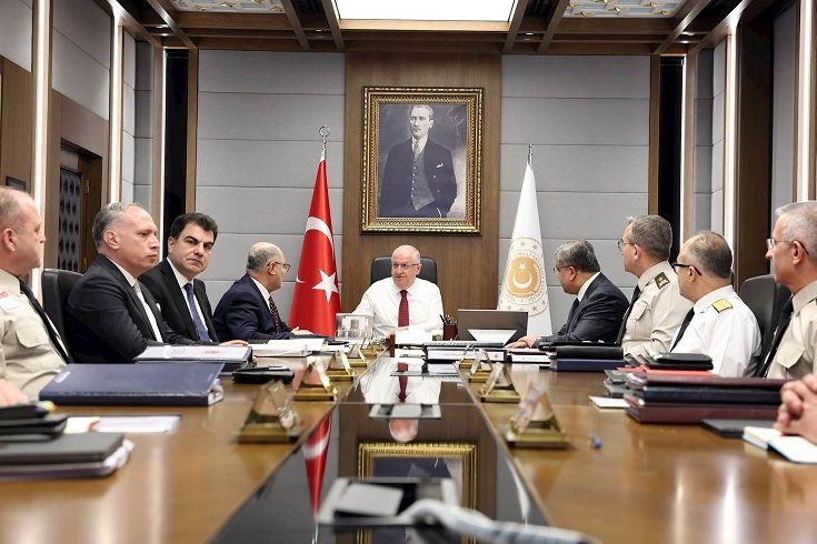 Yaşar Güler, yurt içindeki ve sınır ötesindeki birlik komutanları ile video telekonferans toplantısı yaptı Yaşar Güler, yurt içindeki ve sınır ötesindeki birlik komutanları ile video telekonferans toplantısı yaptı