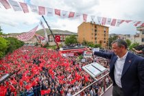 CHP Genel Başkanı Özgür Özel, Bayburt Genç Osman Stadı önünde ‘Millet İradesine Sahip Çıkıyor’ mitinginde konuştu