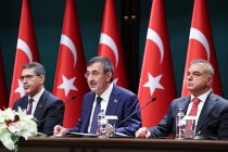 Cumhurbaşkanı yardımcısı Cevdet Yılmaz:2026 yılında bütçe giderlerinin 18 trilyon 929 milyar lira, bütçe gelirlerinin ise 16 trilyon 216 milyar lira olacağını öngörmekteyiz olacağını öngörmekteyiz
