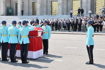 Cumhuriyet Senatosu Tokat üyesi Metin Somuncu için TBMM'de cenaze töreni düzenlendi