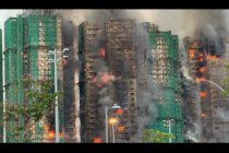 Hong Kong’un Tai Po bölgesindeki sekiz gökdelenli konut kompleksinde yangın çıktı