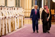 Trump, Suudi Arabistan'la 142 milyar dolarlık silah anlaşması imzaladı
