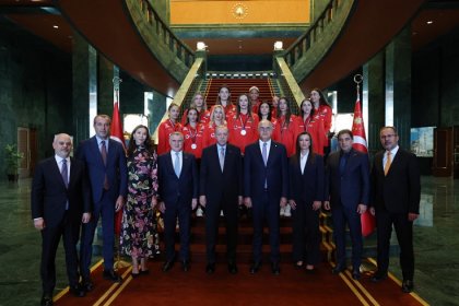 Erdoğan, 2025 Dünya ikincisi A Millî Kadın Voleybol Takımı sporcularını ve yöneticileri kabul etti