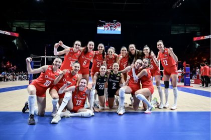 A Milli Kadın Voleybol Takımımız, 2025 FIVB Milletler Ligi'nde Polonya'yı 3-2 yendi