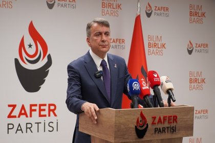 Azmi Karamahmutoğlu: Üç aydır Ümit Özdağ, AKP hükümetinin ve onun politikalarının siyasi rakibi olduğu için tutuklandı, hapsedildi!