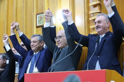 Bağımsız İstanbul Milletvekili Doğan Demir CHP'ye katıldı