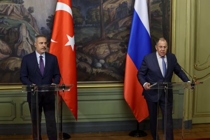 Bakan Fidan, Rus Dışişleri Bakanı Lavrov ile görüştü: Ev sahipliğine hazırız, müzakerelerde her türlü desteği sağlarız!
