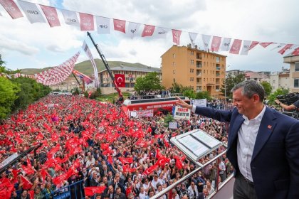 CHP Genel Başkanı Özgür Özel, Bayburt Genç Osman Stadı önünde ‘Millet İradesine Sahip Çıkıyor’ mitinginde konuştu