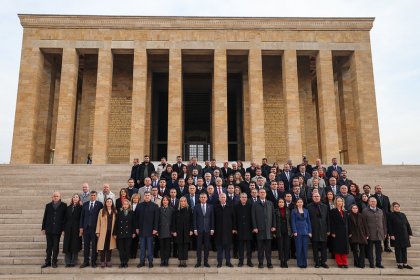 CHP Genel Başkanı Özgür Özel, ve yeni PM Anıtkabir'i ziyaret etti