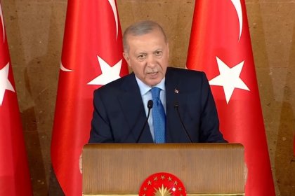 Erdoğan, Ahlat Cumhurbaşkanlığı Külliyesi'nde Kabine sonrası açıklamasında: Belediyeleri aile çiftliğine çevirenler için artık deniz bitmiştir!