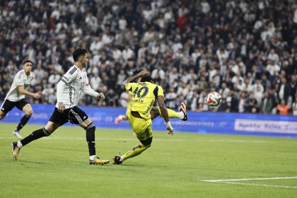 Derbide Fenerbahçe, Beşiktaş'ı sahasında 3-2 yendi