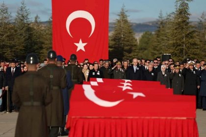 Düşen C130 tipi askeri kargo uçağında şehit olan askerlerimiz için Ankara'da tören düzenlendi