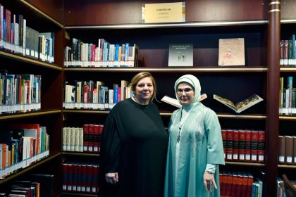 Emine Erdoğan, Gürcistan Cumhurbaşkanı Kavelashvili'nin eşi Tamar Bagrationi ile Cumhurbaşkanlığı Millet Kütüphanesi'ni ziyaret etti