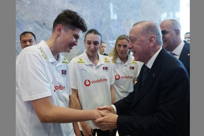Erdoğan, A Millî Kadın Voleybol Takımı'nı kabul etti