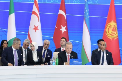 Erdoğan: İsrail'in mevcut yönetim altında hız verdiği saldırgan politikaları, bölgemizin huzur ve istikrarını tehdit ediyor
