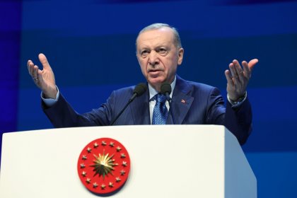 Erdoğan'dan muhalefete: Milletimiz hizmet bekleyedursun bunların devraldıkları belediyelerdeki ilk icraatlarından biri sosyal tesisleri adeta meyhaneye çevirmek oluyor!