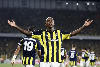 Fenerbahçe, UEFA Şampiyonlar Liginde Feyenoord'u 5-2 yenerek play-off'a yükselen takım oldu