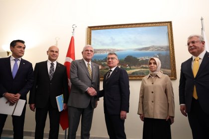 İYİ Parti Genel Başkanı Müsavat Dervişoğlu, AKP TBMM grubunu ziyaret etti