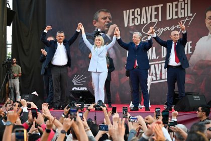 Özgür Özel, Ankara mitinginde konuştu: AK Parti’nin tek umudu yargı kolları başkanı Akın Gürlek’tir!