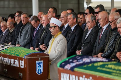 Özgür Özel, Ayşe Aydoğan'ın Cenaze Törenine Katıldı