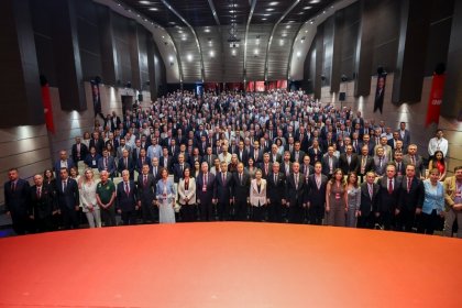 Özgür Özel, Belediye Başkanları toplantısına başkanlık etti